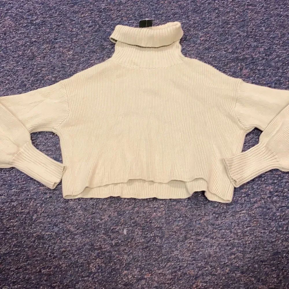 Wild Fable Green Crop Sweater sz. M NWT